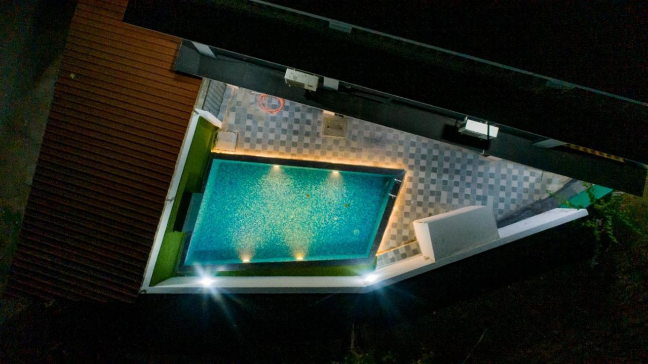 Villa Empyrean Ll 3bhk Ll Jaguar Ll Ac Ll Pvt Pool Ll Luxury *